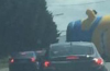 Traffico Bloccato da un gigantesto MINION volato via per il vento