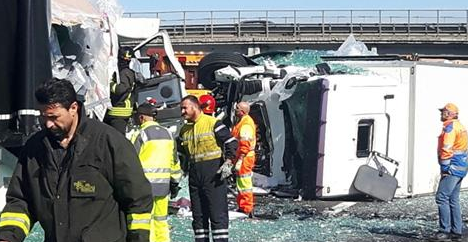 Disastro sulla A1: tir salta la carreggiata e travolge due camion – FOTOGALLERY